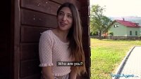 نيج بهداوه معه بوس وكسس ابيض ينيكها وهي عالقة