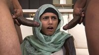 عندما يلعق رقبتها، الشقراء تتوق لممارسة الجنس في بوسها