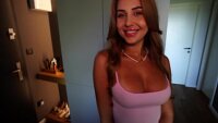 يمارس معها بعنف ويكمم فمها حتى لا يسمع أحد صراخها